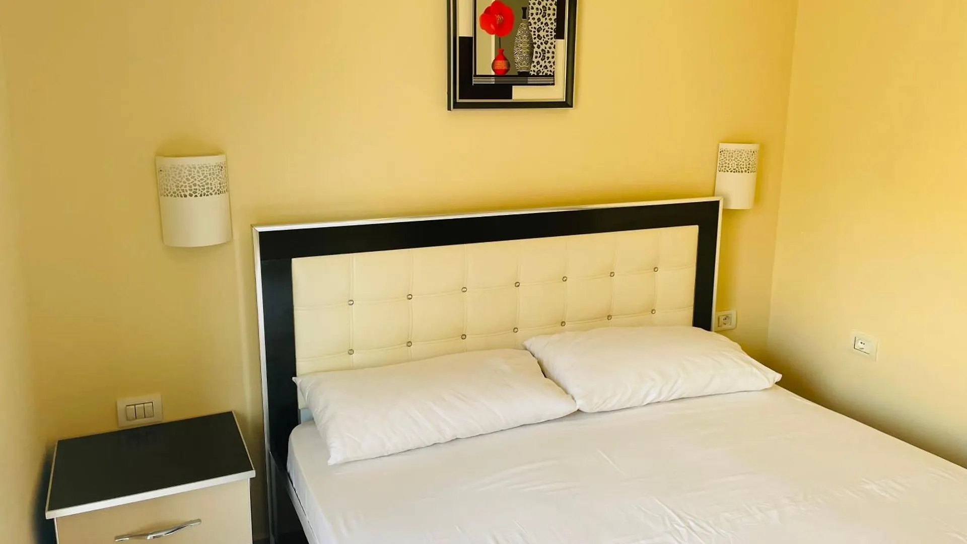 게스트하우스 Honey Rooms Sarandë