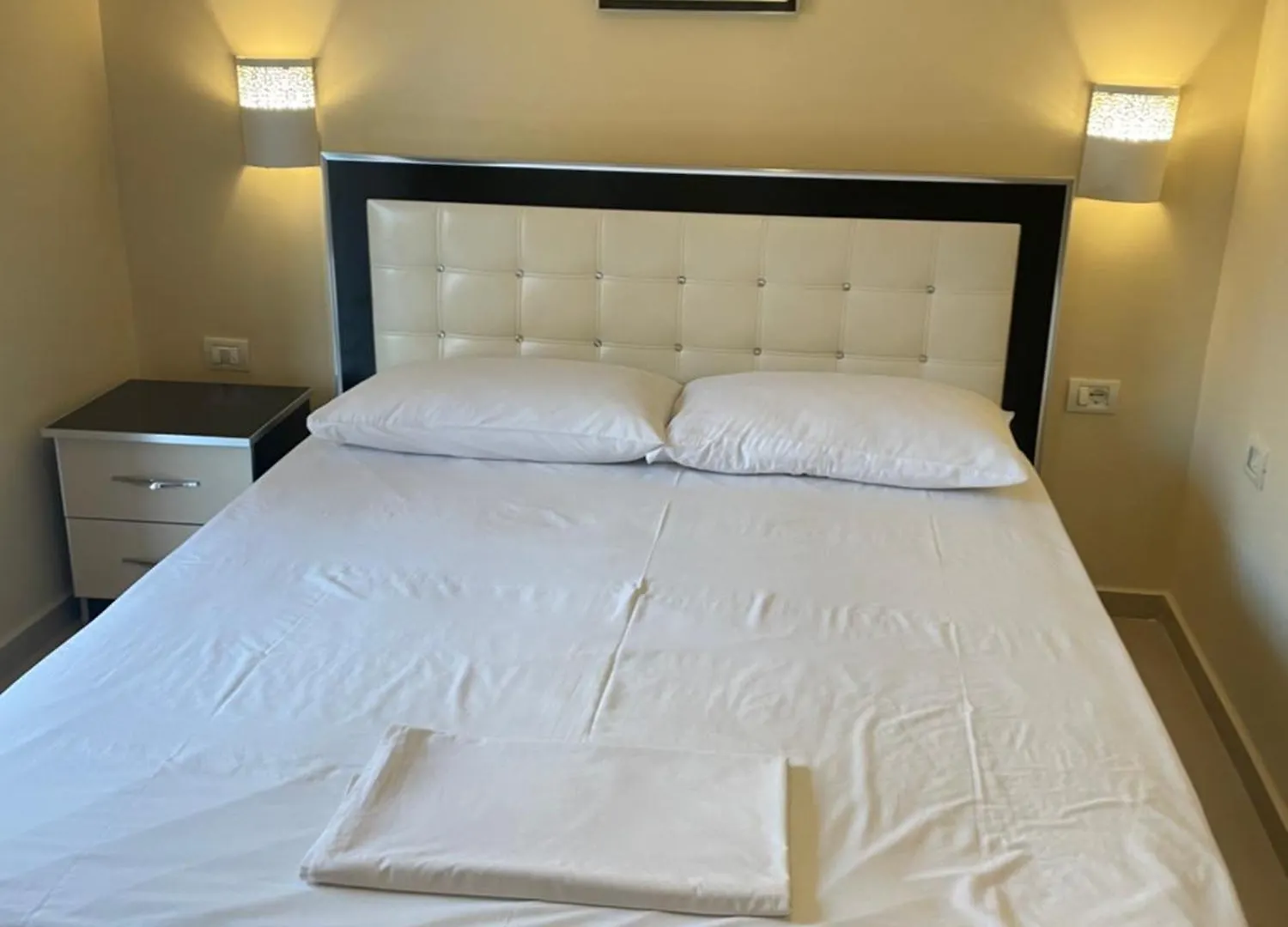 게스트하우스 Honey Rooms Sarandë 알바니아