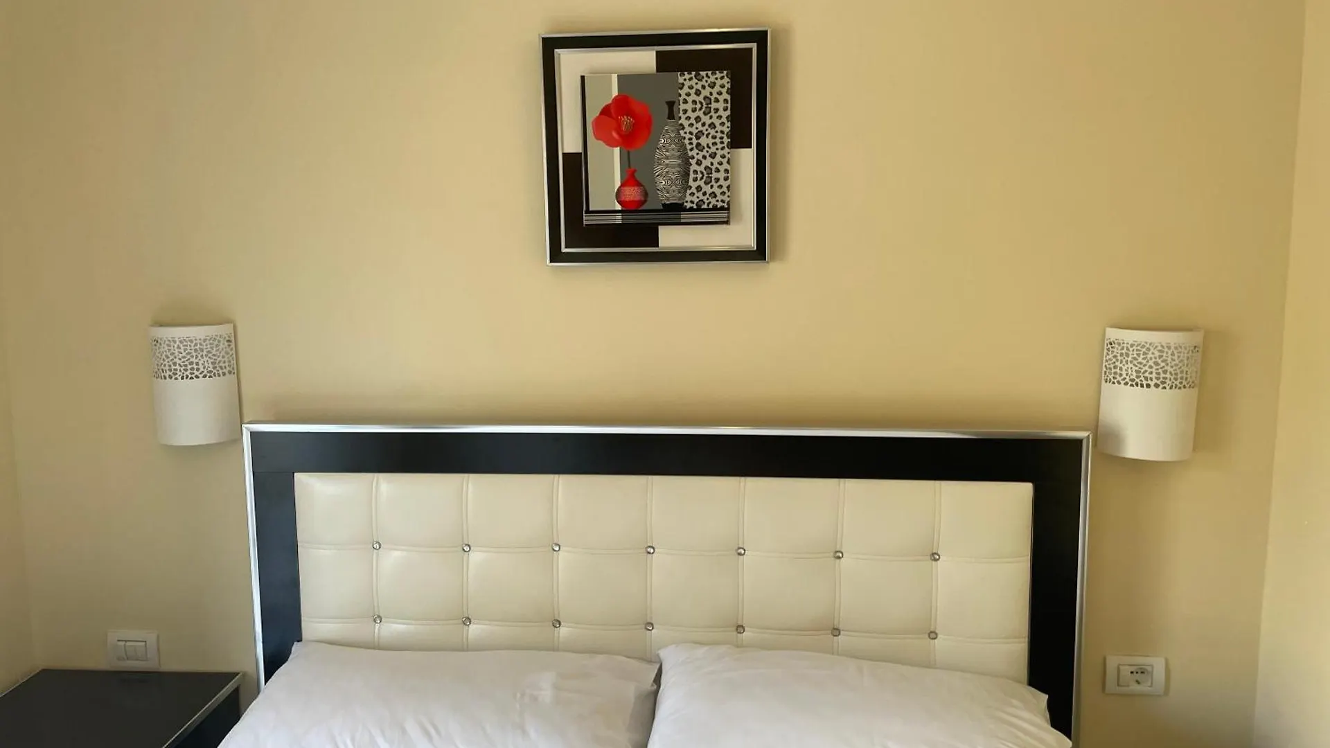 Honey Rooms Sarandë 알바니아