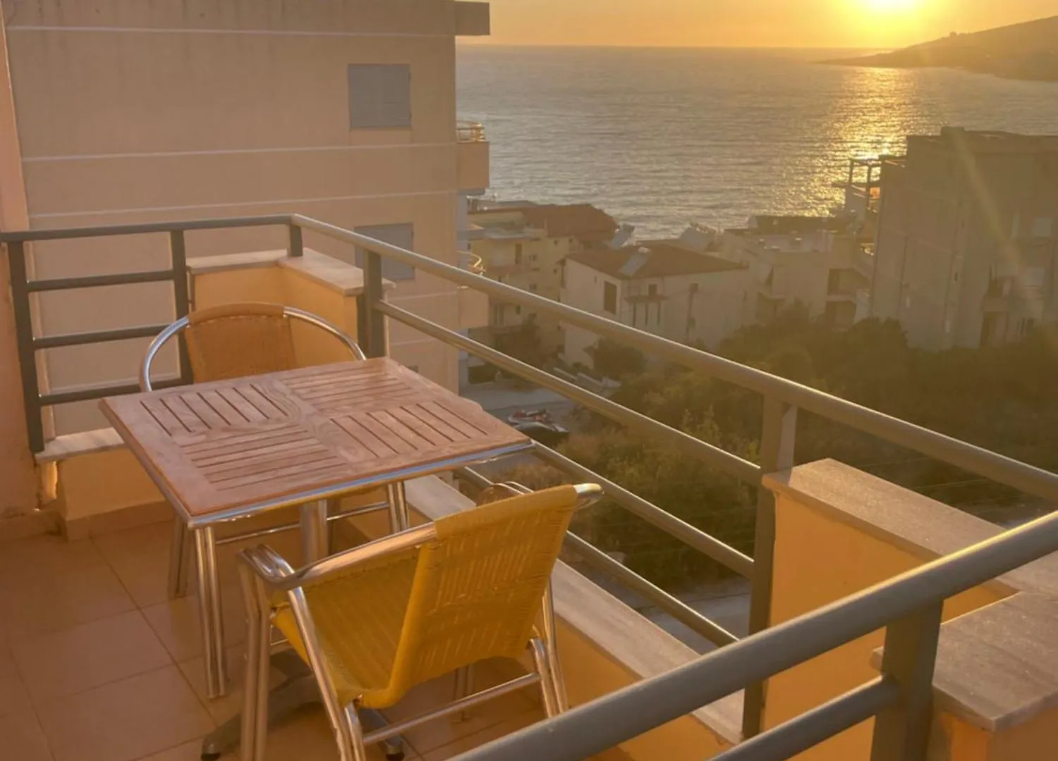 Honey Rooms Sarandë 0*,